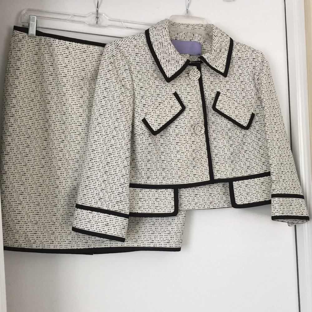 Vera Wang Lavender Label - 2 Piece Skirt Suit